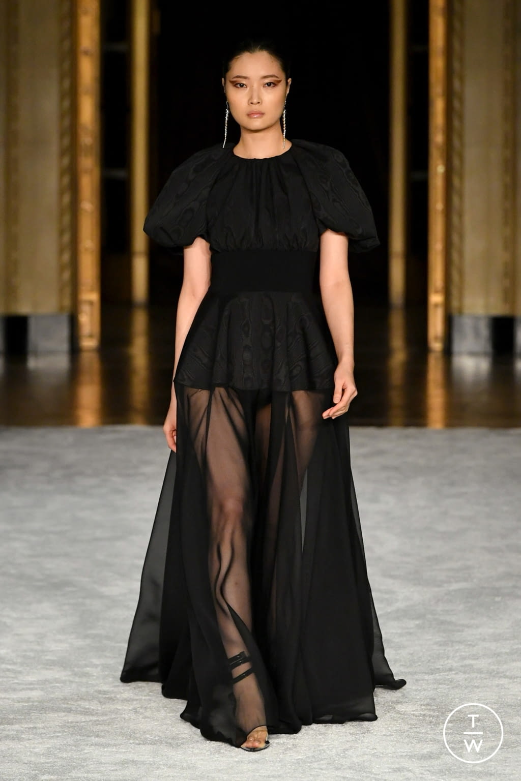 Fashion Week New York Fall/Winter 2021 look 35 from the Christian Siriano collection womenswear