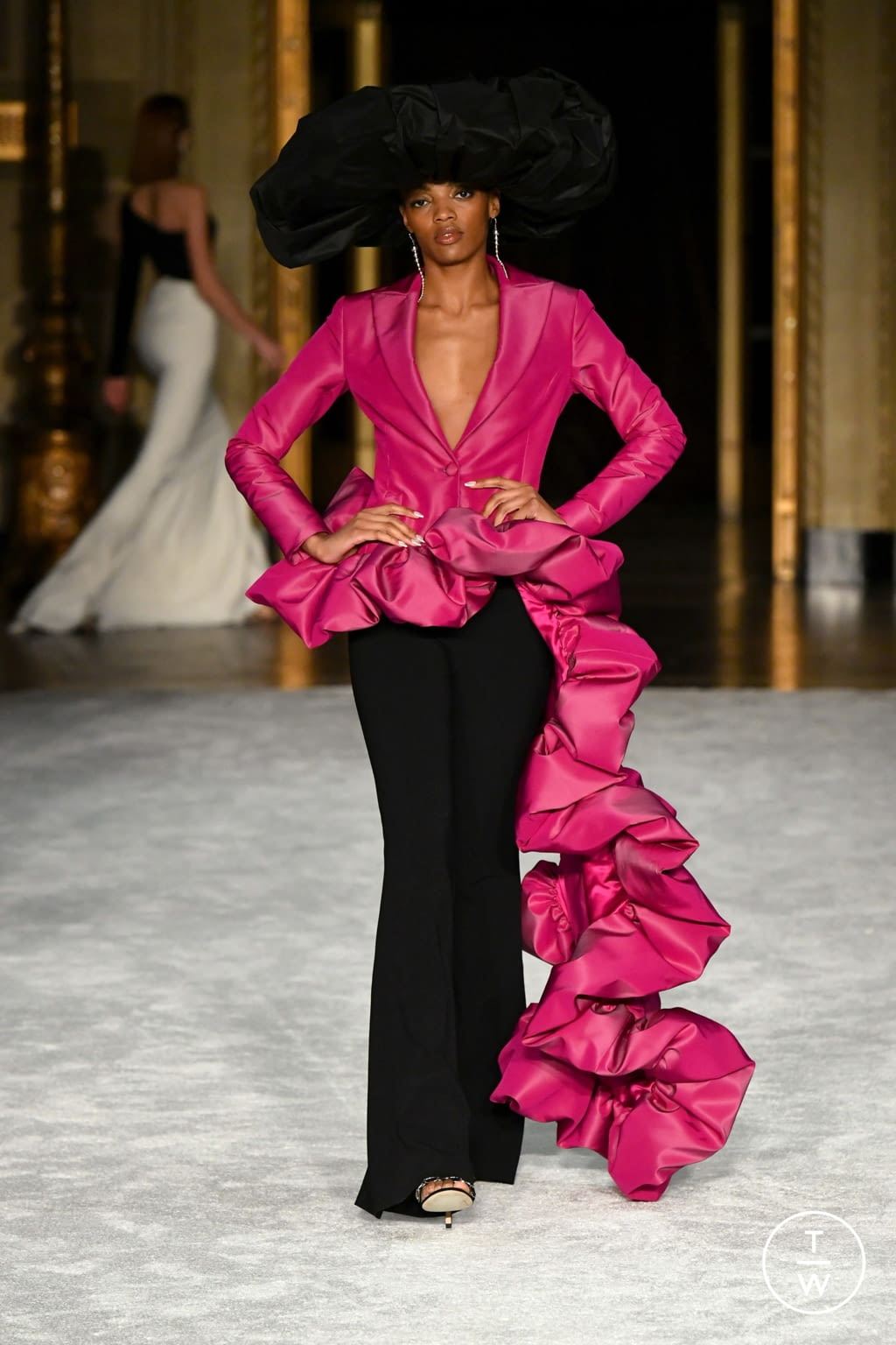 Fashion Week New York Fall/Winter 2021 look 37 from the Christian Siriano collection womenswear