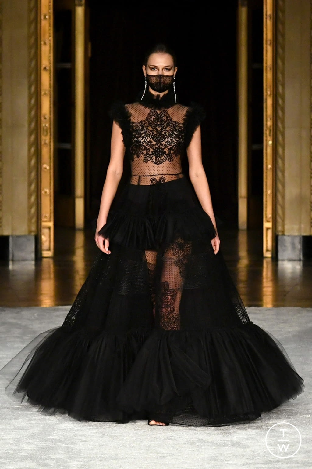 Fashion Week New York Fall/Winter 2021 look 42 from the Christian Siriano collection womenswear