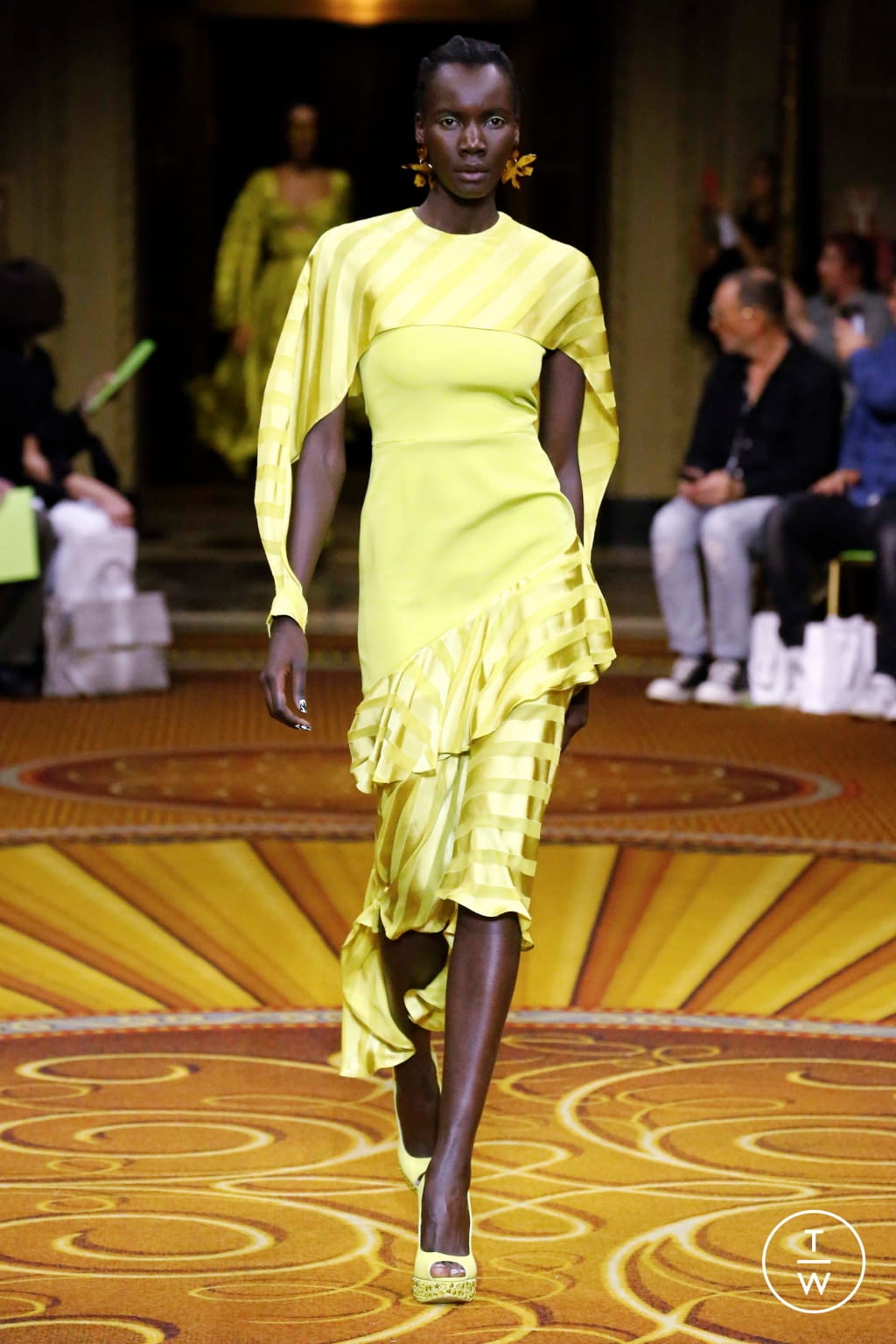 Fashion Week New York Spring/Summer 2019 look 15 from the Christian Siriano collection 女装
