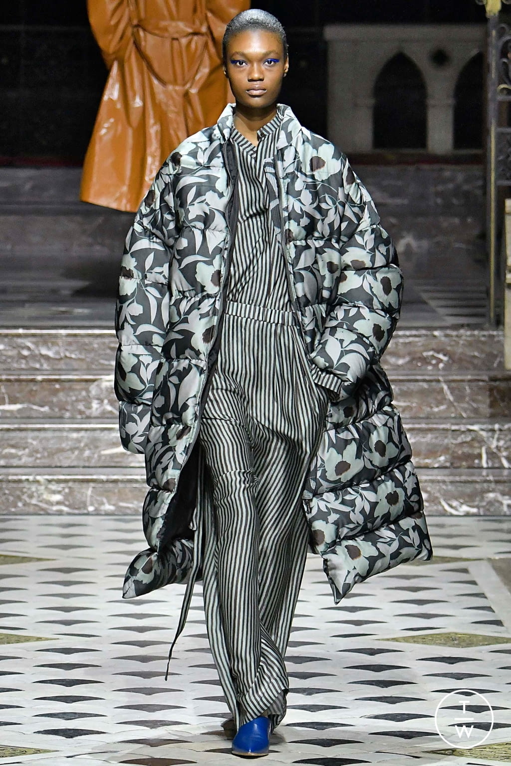 Fashion Week Paris Fall/Winter 2018 look 20 from the Christian Wijnants collection womenswear