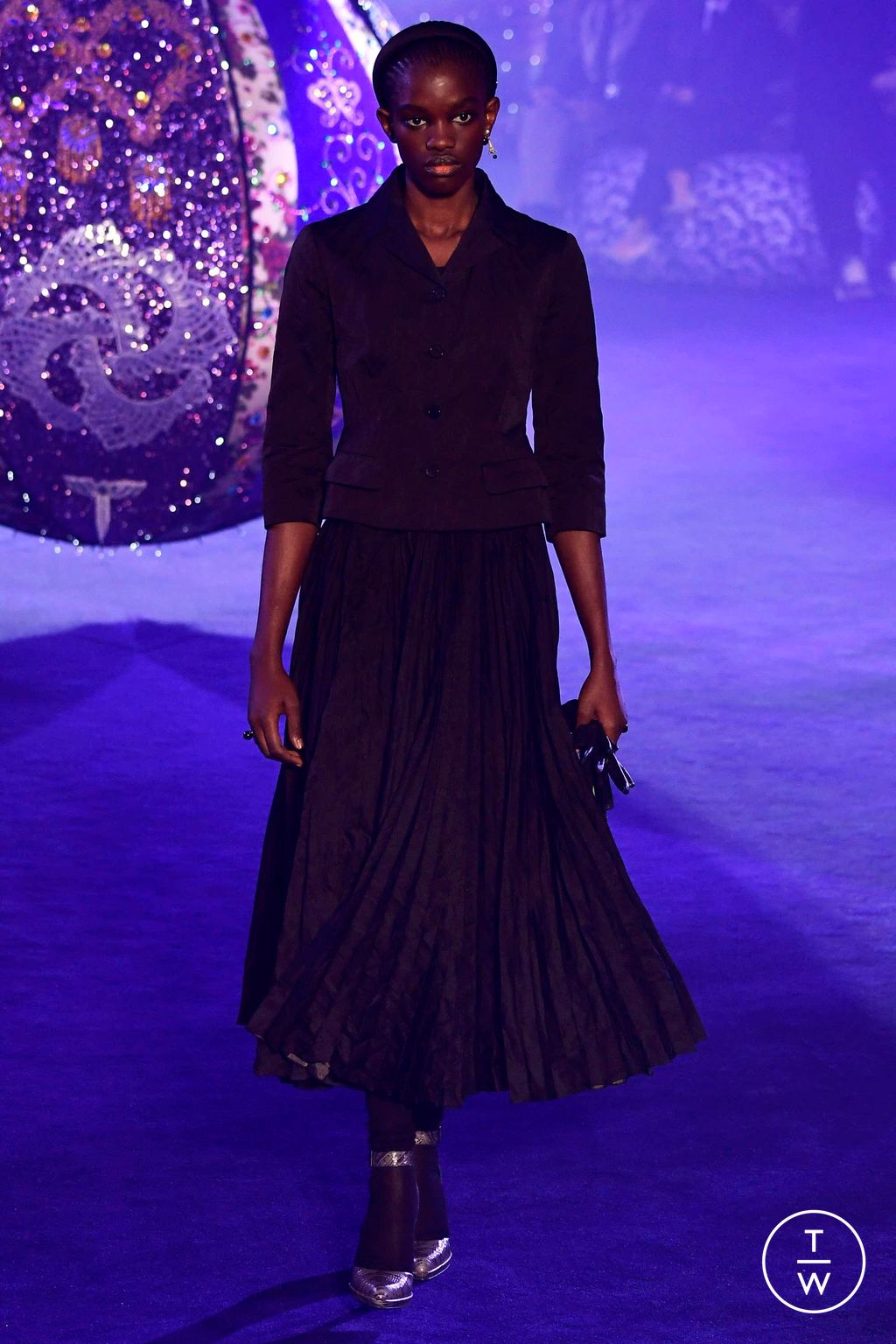 Fashion Week Paris Fall/Winter 2023 look 16 from the Christian Dior collection womenswear