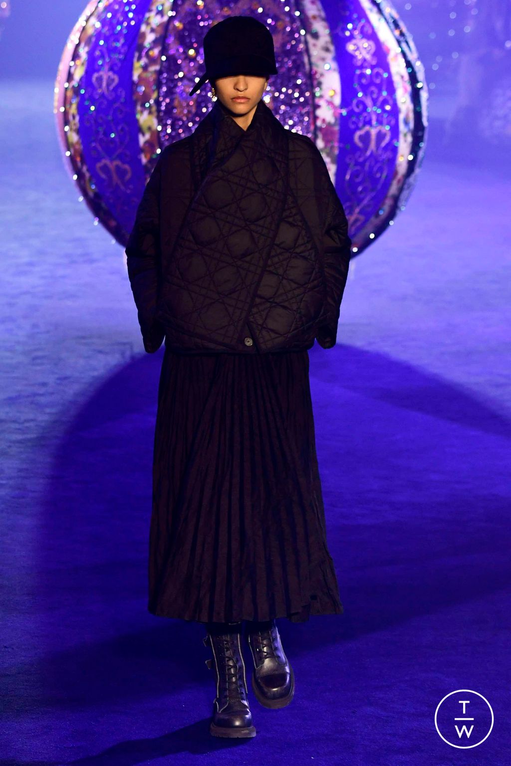 Fashion Week Paris Fall/Winter 2023 look 18 from the Christian Dior collection womenswear