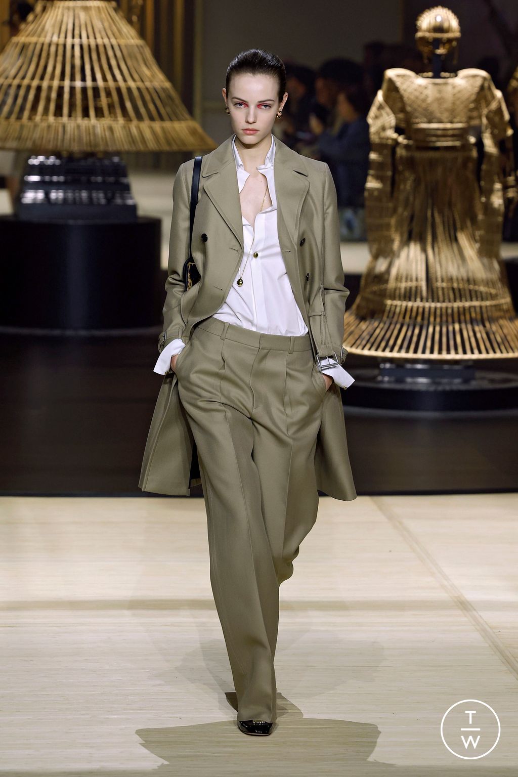 Fashion Week Paris Fall/Winter 2024 look 1 de la collection Christian Dior womenswear