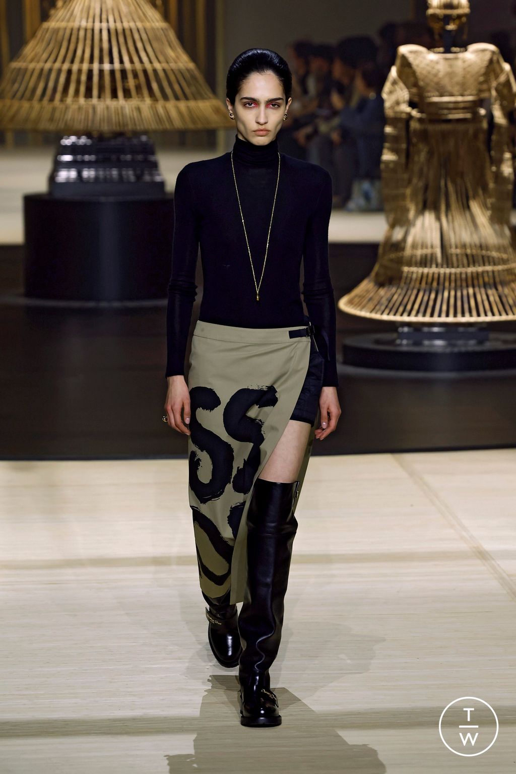 Fashion Week Paris Fall/Winter 2024 look 2 de la collection Christian Dior womenswear