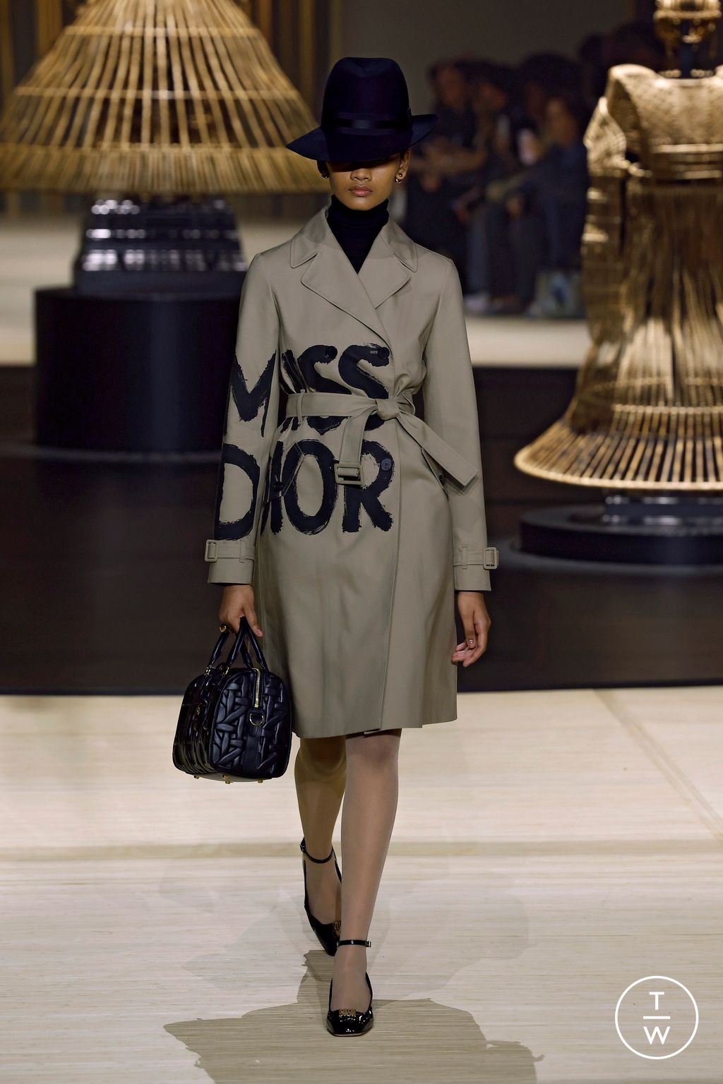 Fashion Week Paris Fall/Winter 2024 look 3 de la collection Christian Dior womenswear