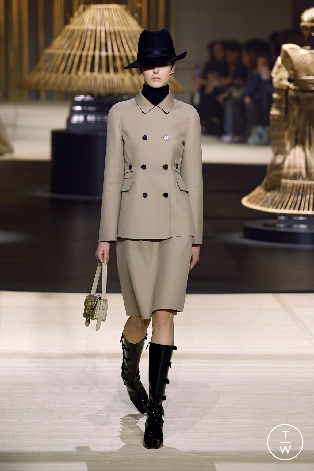 Fashion Week Paris Fall/Winter 2024 look 4 de la collection Christian Dior womenswear