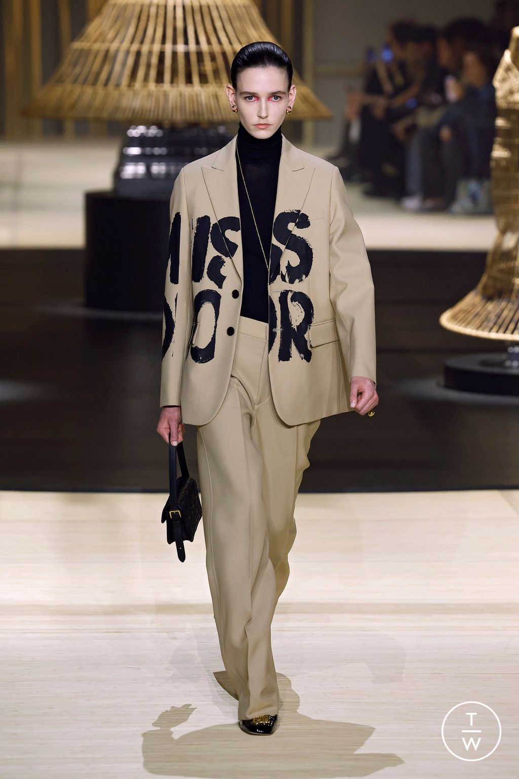 Fashion Week Paris Fall/Winter 2024 look 6 from the Christian Dior collection 女装
