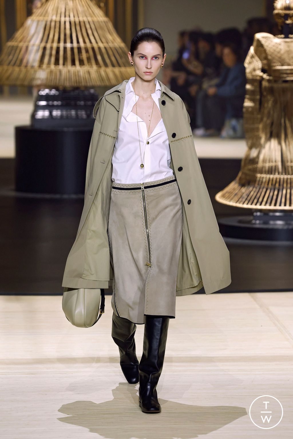 Fashion Week Paris Fall/Winter 2024 look 9 de la collection Christian Dior womenswear