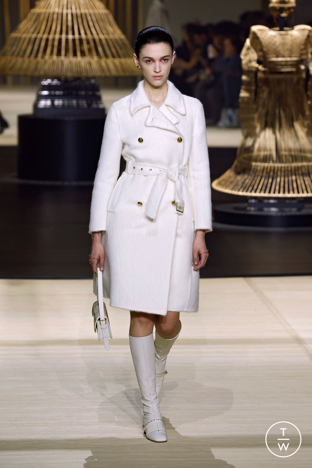 Fashion Week Paris Fall/Winter 2024 look 10 from the Christian Dior collection womenswear