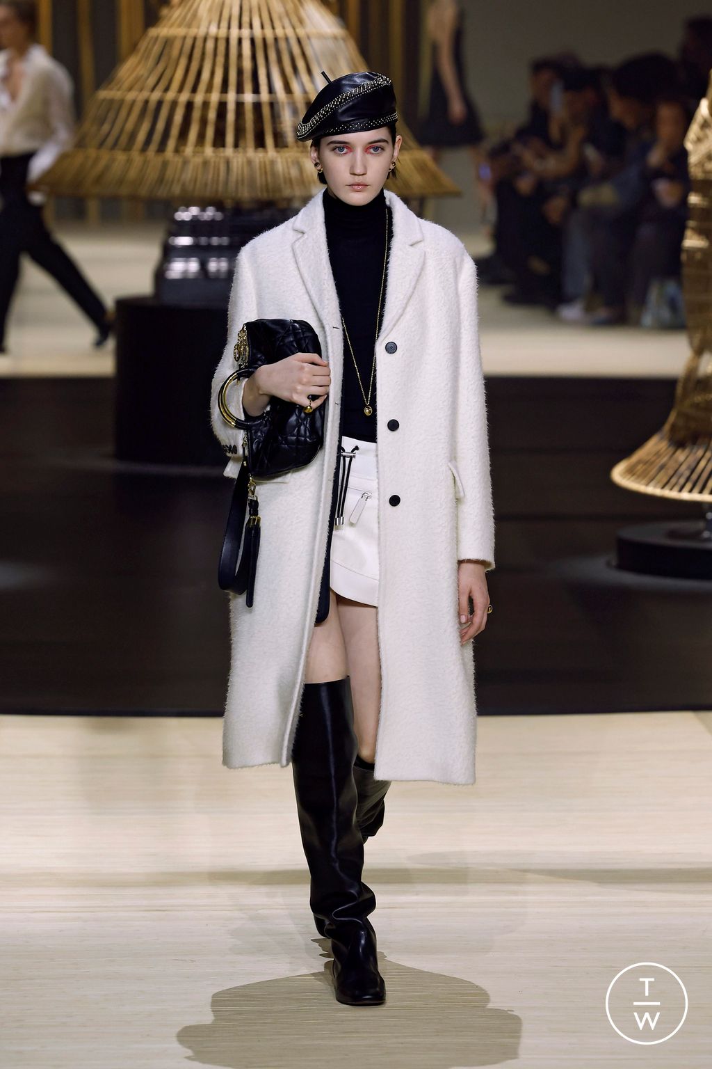 Fashion Week Paris Fall/Winter 2024 look 22 from the Christian Dior collection womenswear
