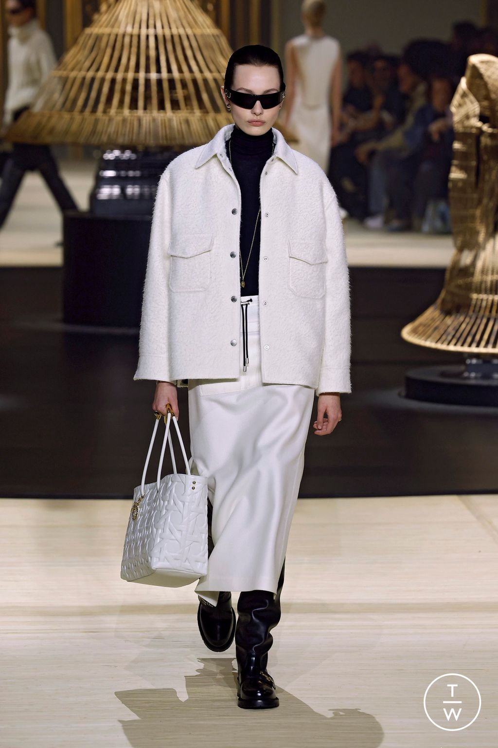 Fashion Week Paris Fall/Winter 2024 look 23 from the Christian Dior collection womenswear