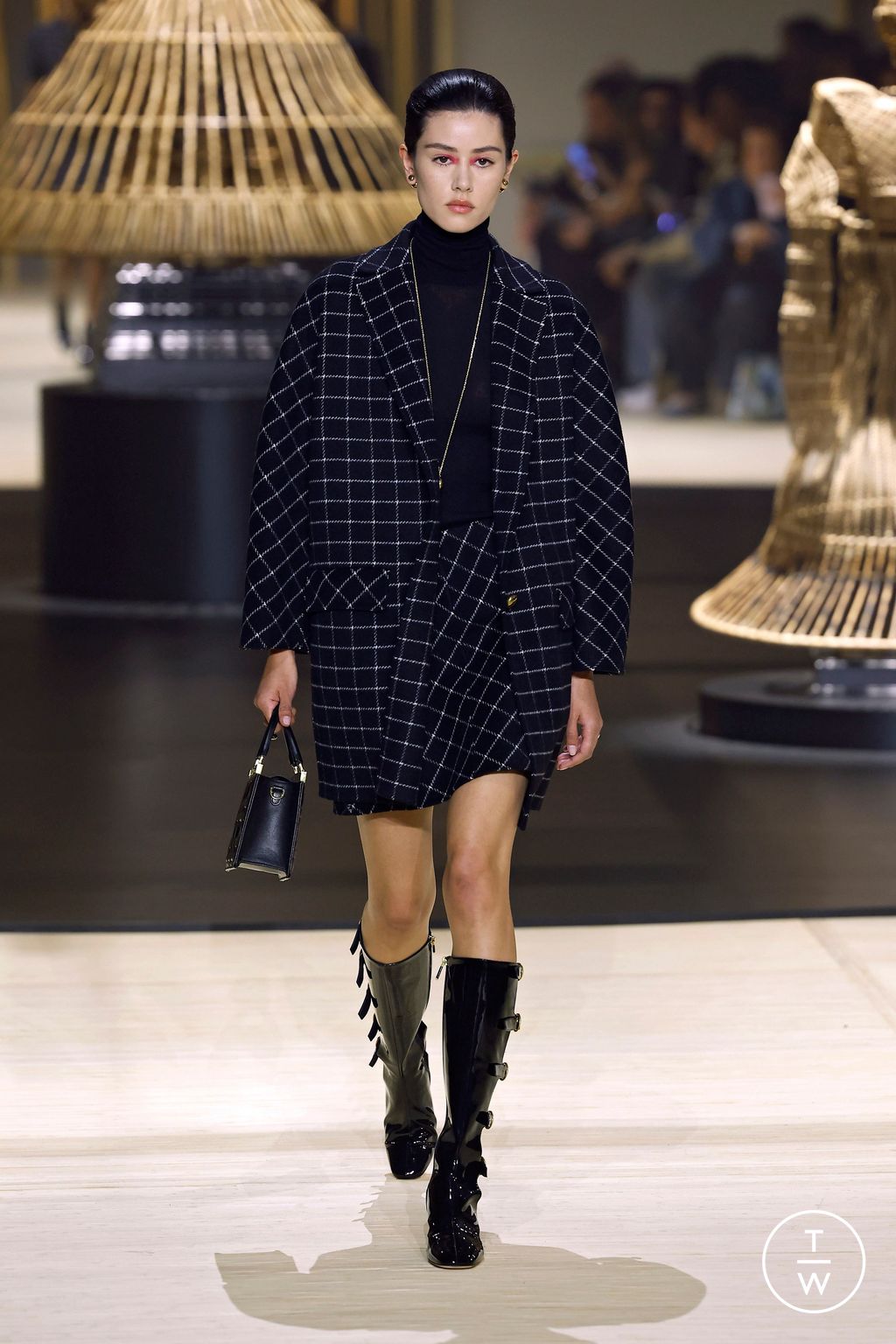 Fashion Week Paris Fall/Winter 2024 look 29 from the Christian Dior collection womenswear