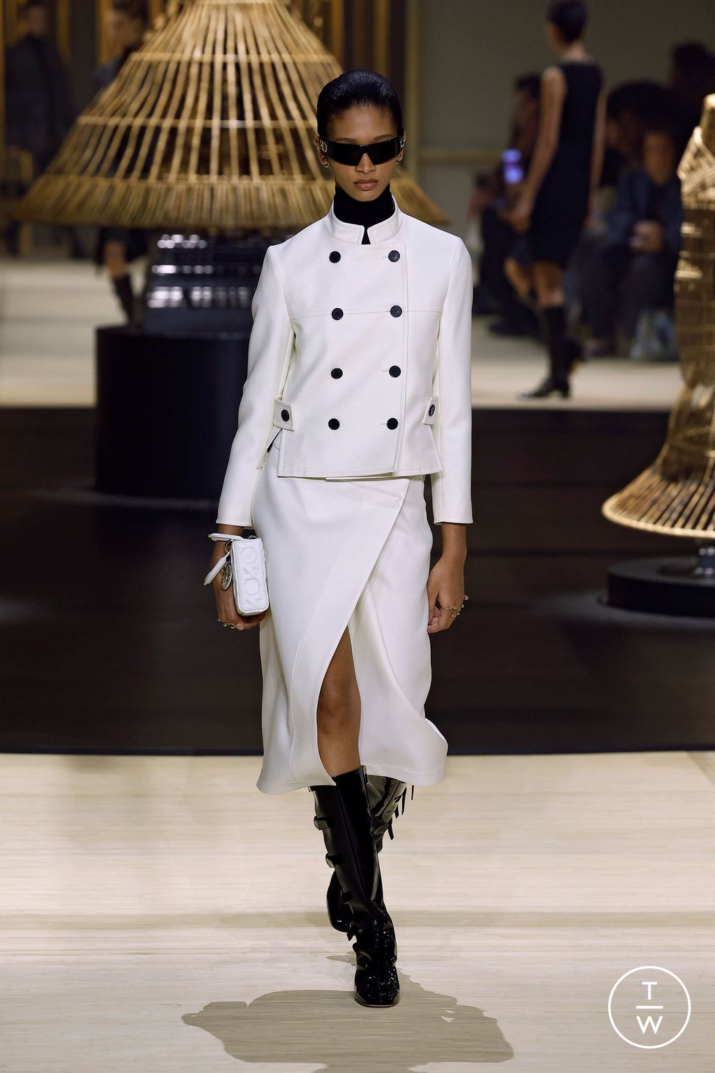 Fashion Week Paris Fall/Winter 2024 look 33 from the Christian Dior collection womenswear