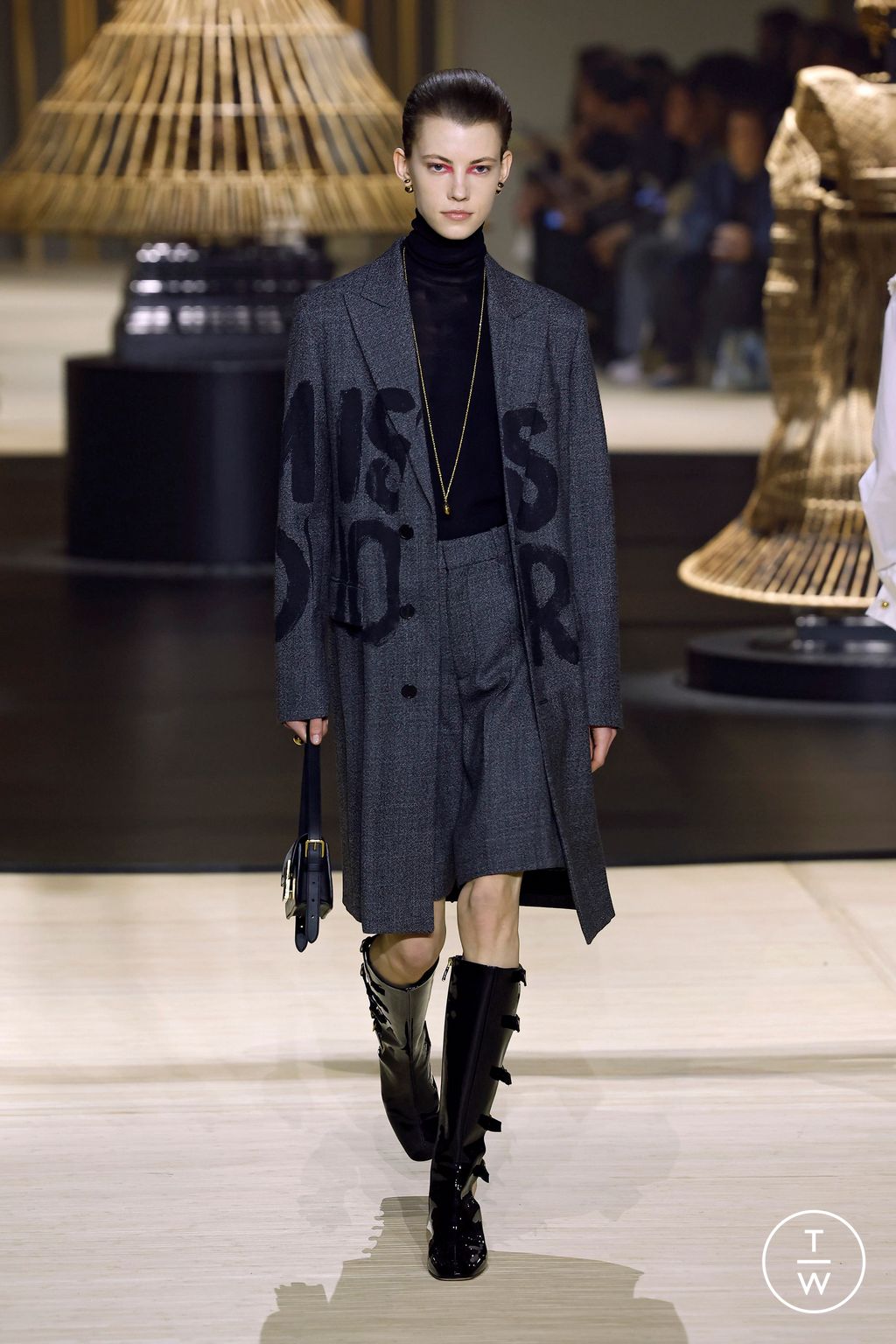 Fashion Week Paris Fall/Winter 2024 look 35 from the Christian Dior collection womenswear