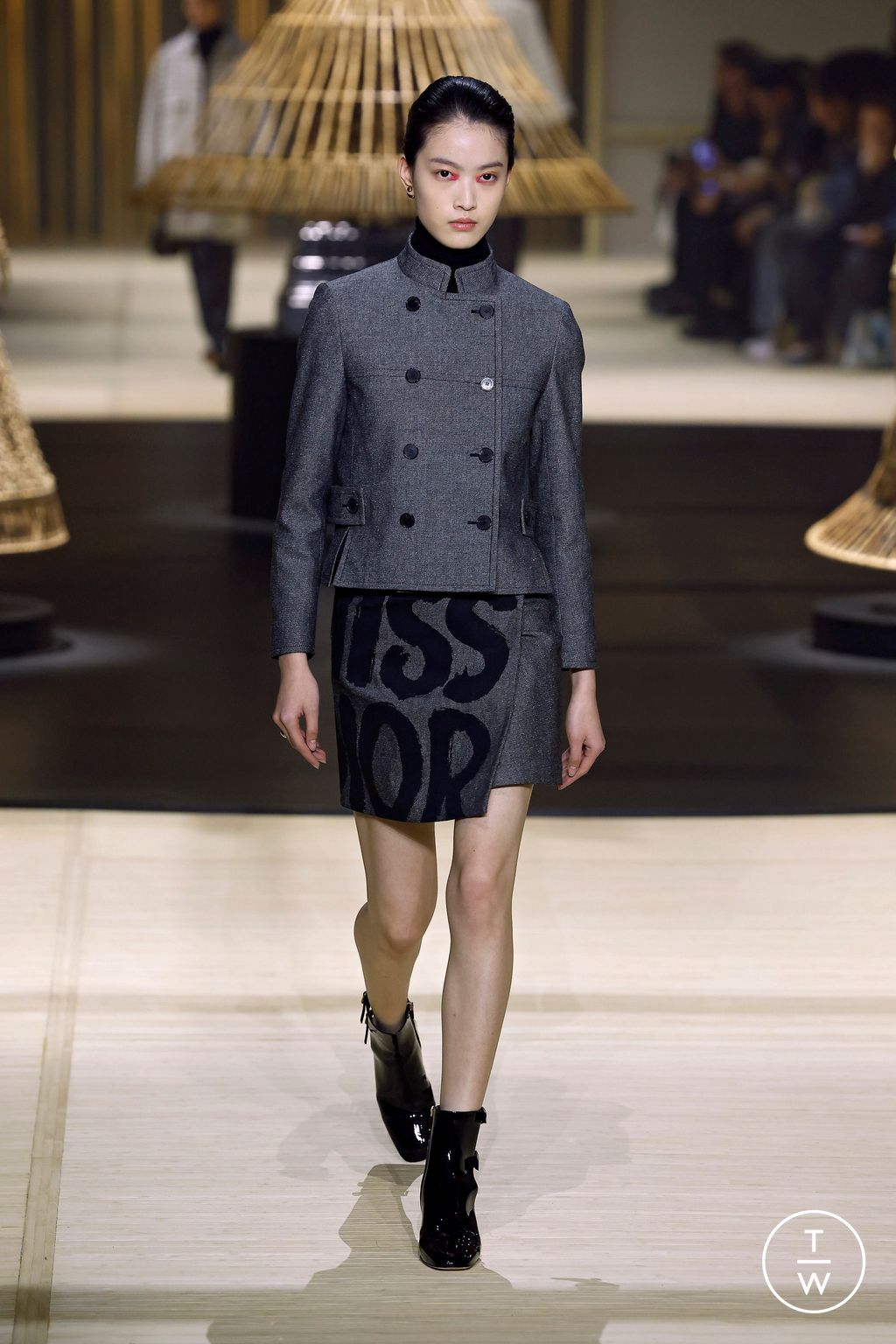 Fashion Week Paris Fall/Winter 2024 look 38 from the Christian Dior collection womenswear