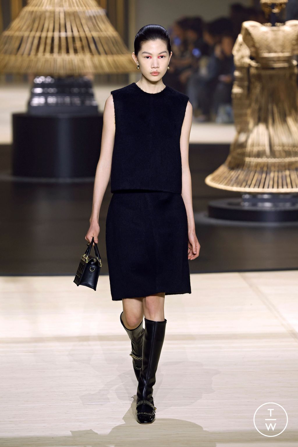 Fashion Week Paris Fall/Winter 2024 look 41 from the Christian Dior collection womenswear