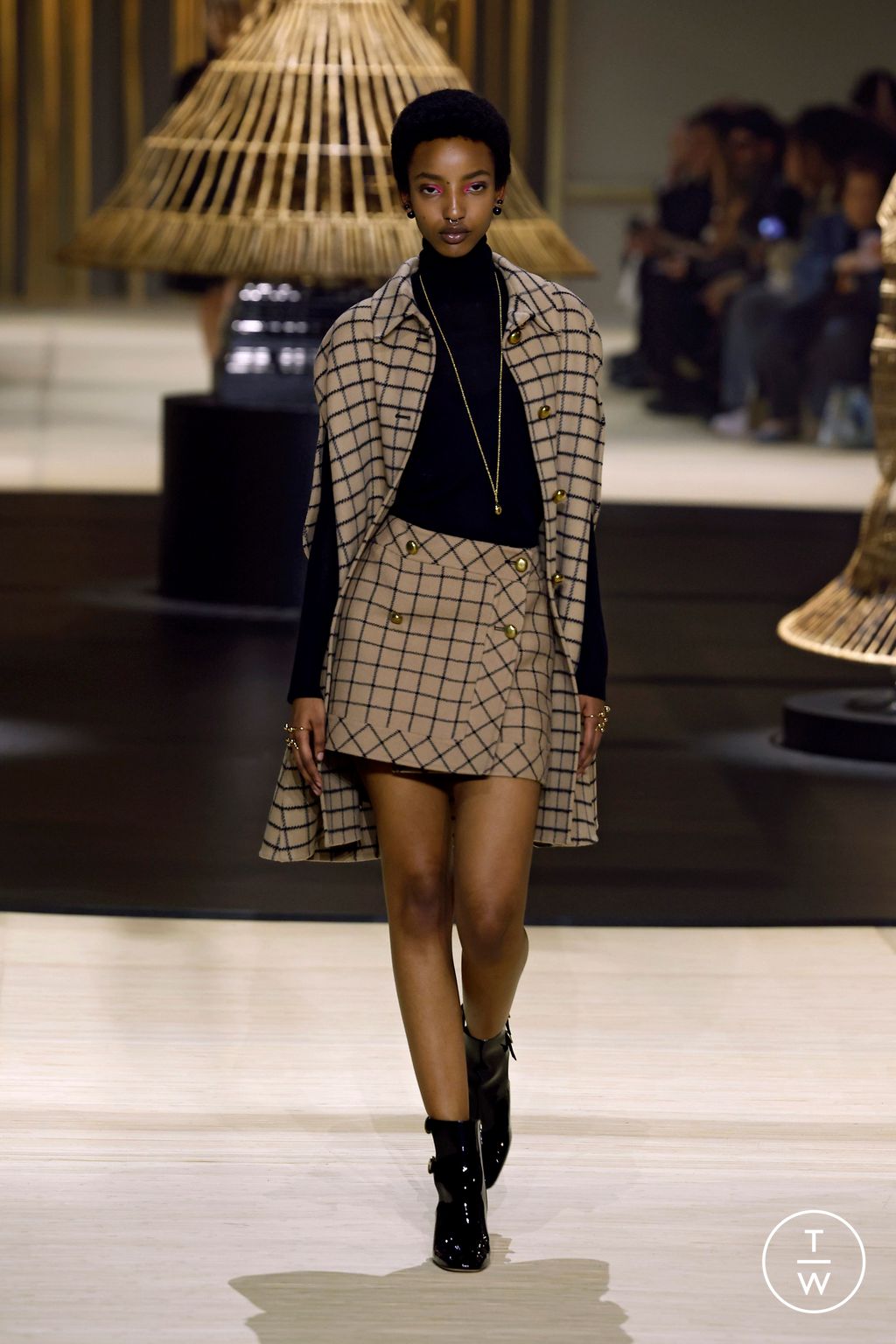 Fashion Week Paris Fall/Winter 2024 look 43 from the Christian Dior collection 女装