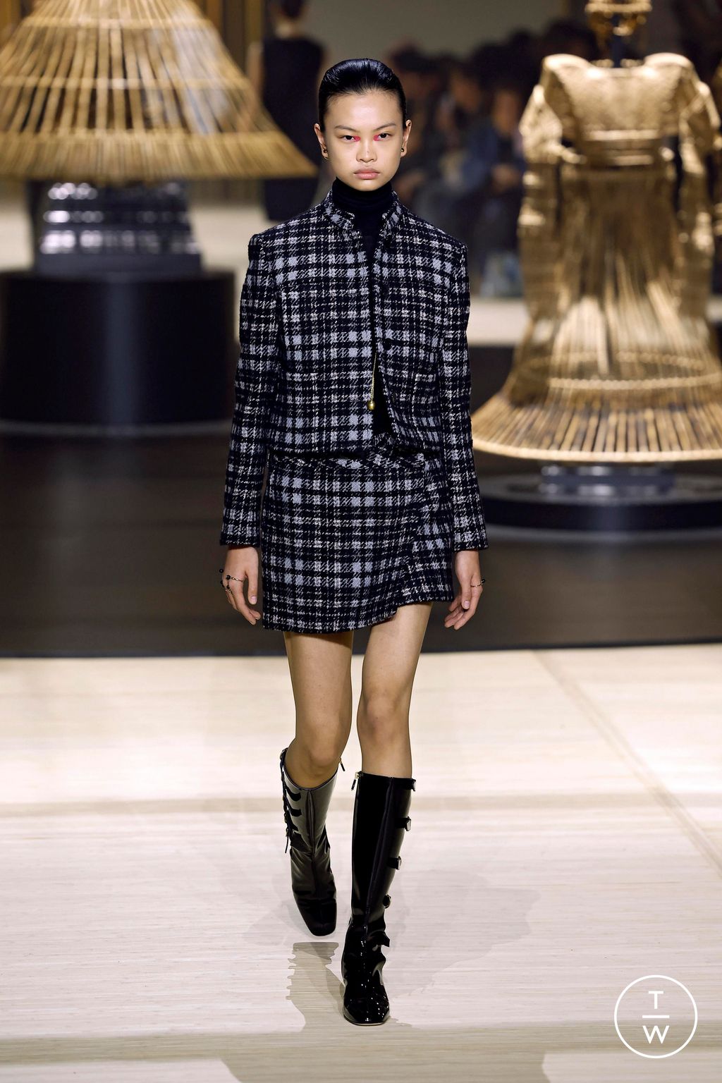 Fashion Week Paris Fall/Winter 2024 look 53 from the Christian Dior collection womenswear