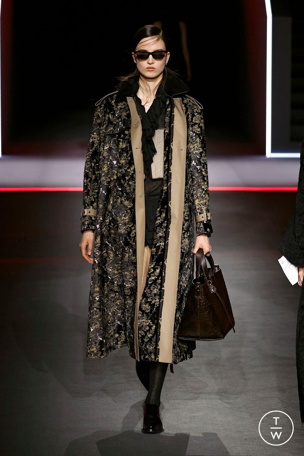 Fashion Week Paris Fall/Winter 2025 look 28 from the Dior collection womenswear