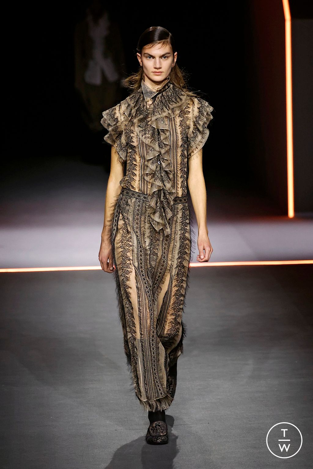 Fashion Week Paris Fall/Winter 2025 look 32 from the Dior collection womenswear