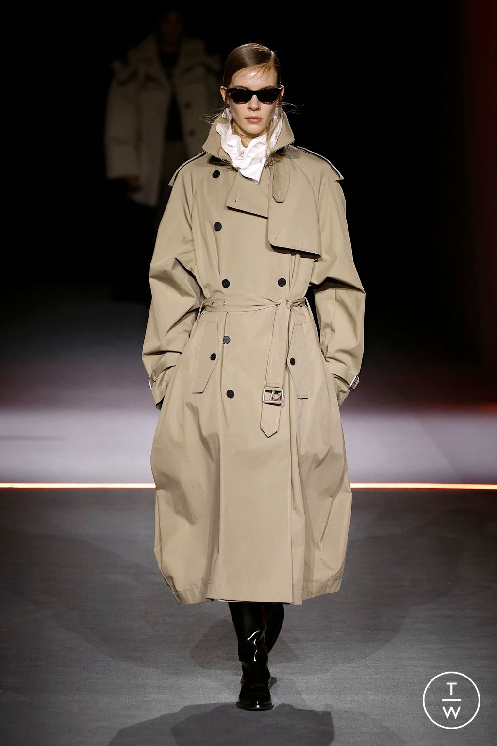 Fashion Week Paris Fall/Winter 2025 look 34 from the Dior collection womenswear