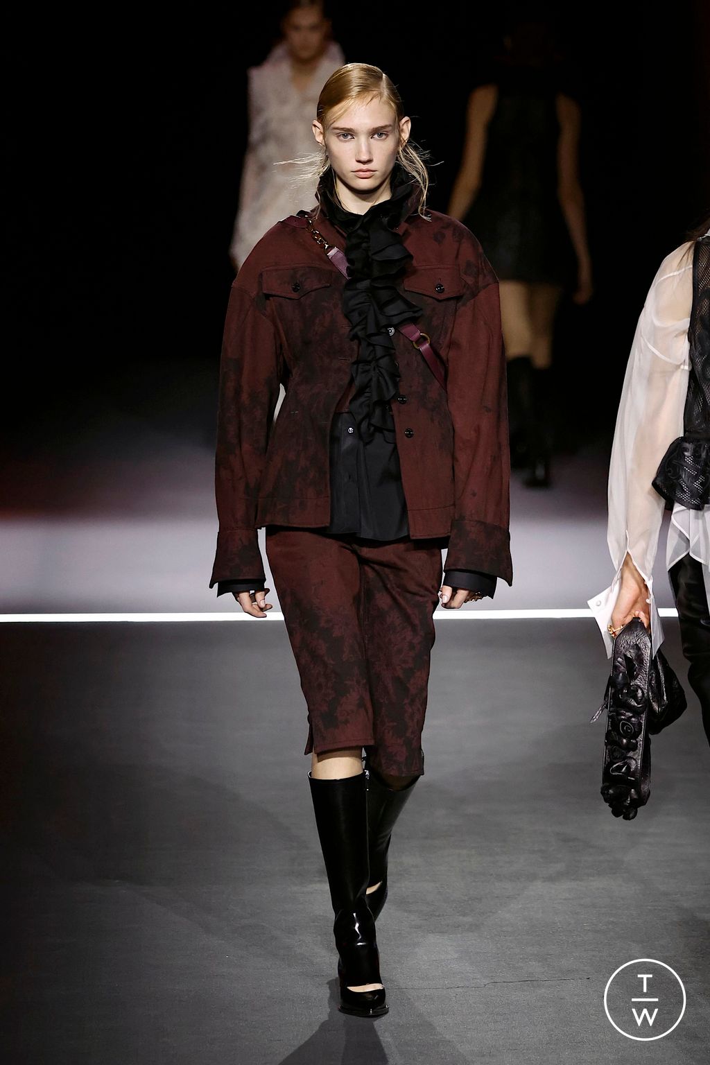 Fashion Week Paris Fall/Winter 2025 look 36 from the Dior collection womenswear