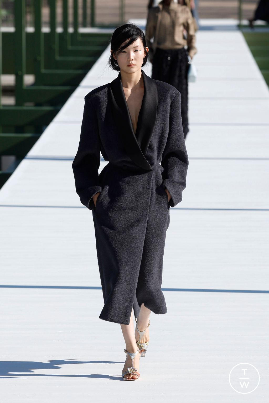 Fashion Week Paris Fall/Winter 2026 look 19 from the Dior collection womenswear