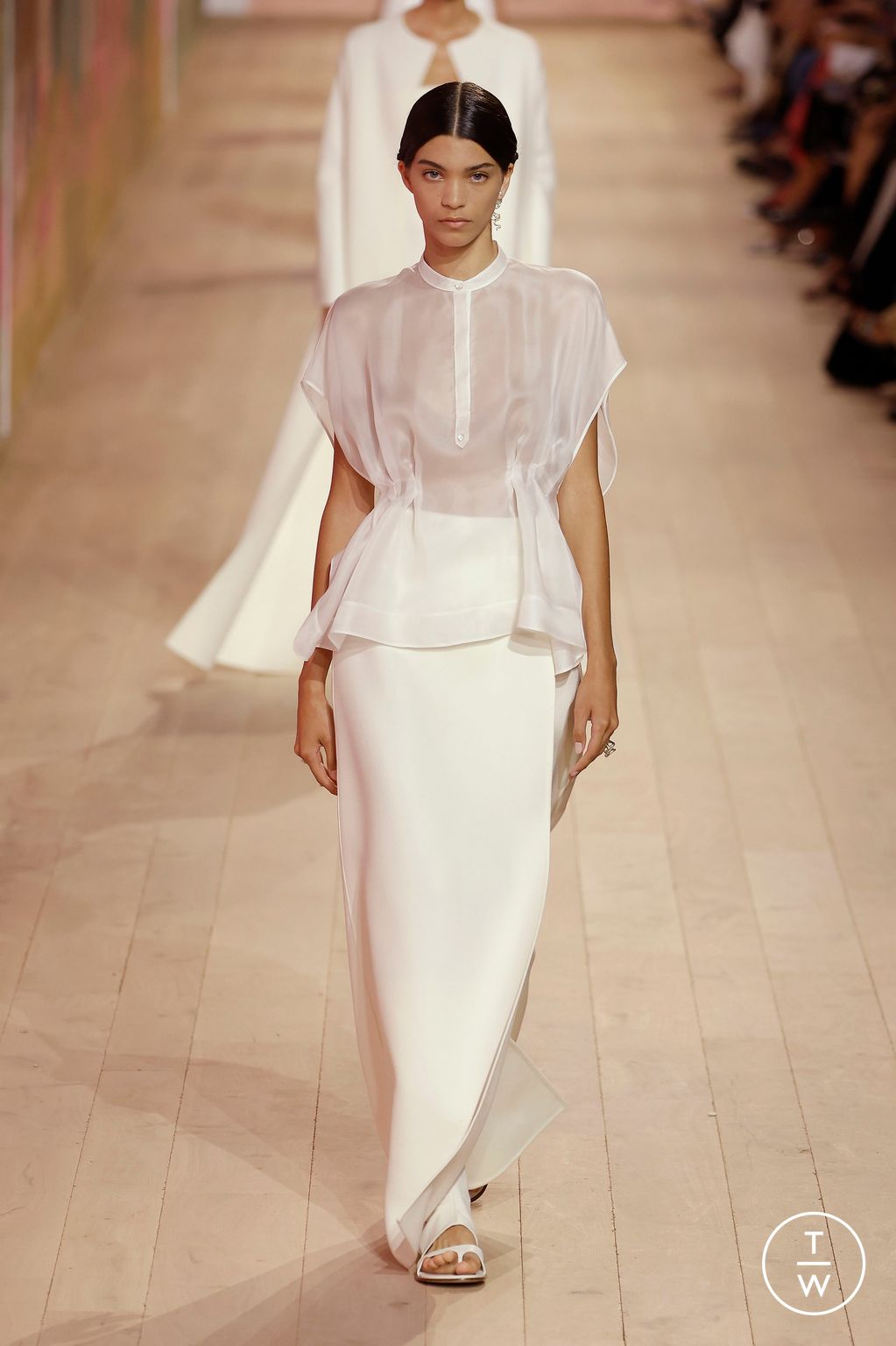 Fashion Week Paris Fall/Winter 2023 look 3 from the Christian Dior collection couture