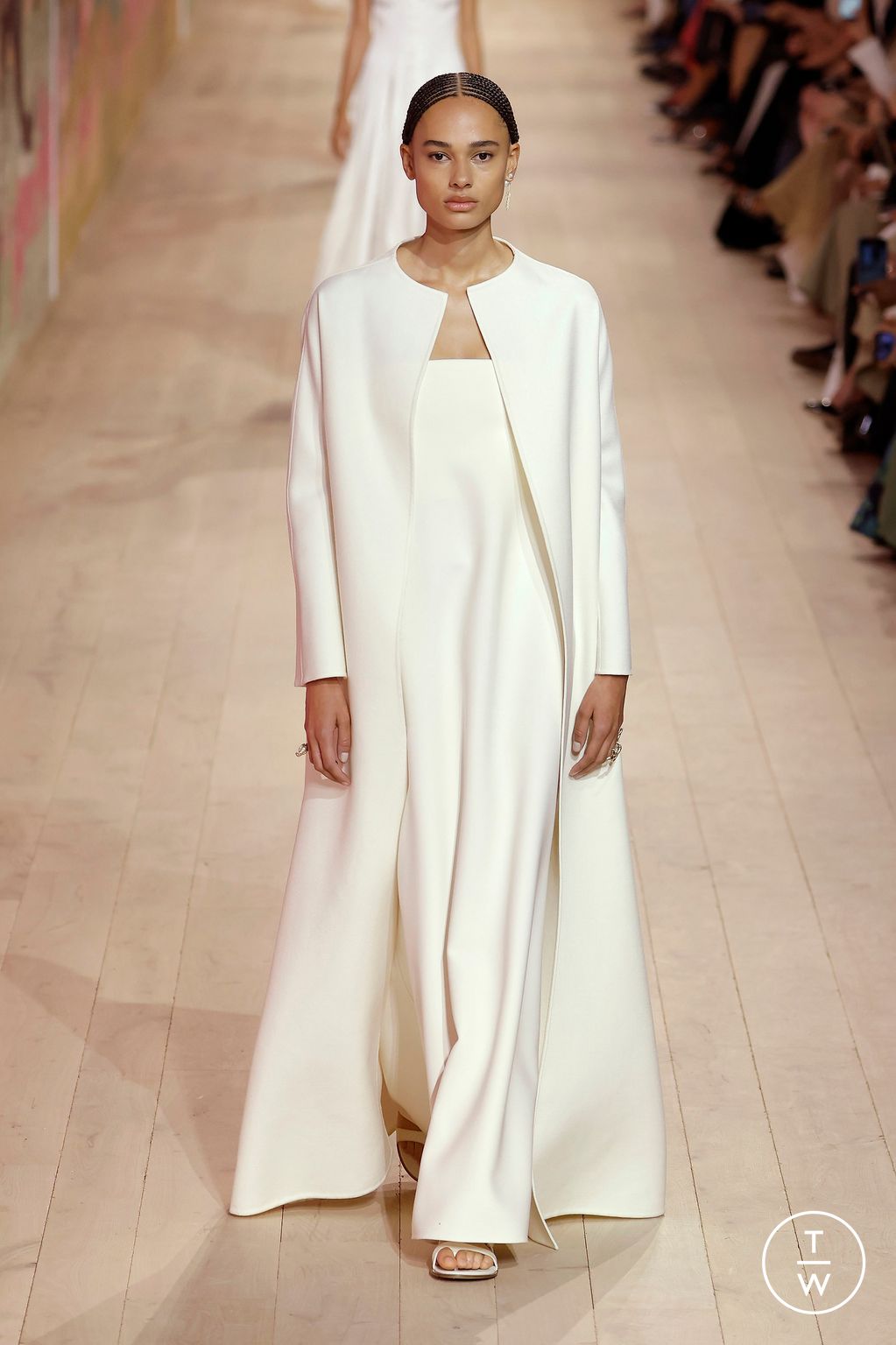 Fashion Week Paris Fall/Winter 2023 look 4 from the Christian Dior collection couture