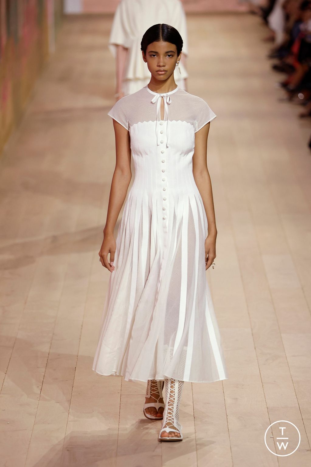 Fashion Week Paris Fall/Winter 2023 look 5 from the Dior collection couture