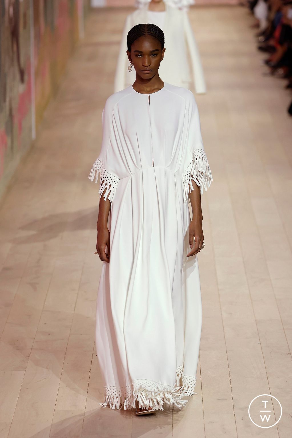 Fashion Week Paris Fall/Winter 2023 look 9 de la collection Christian Dior couture