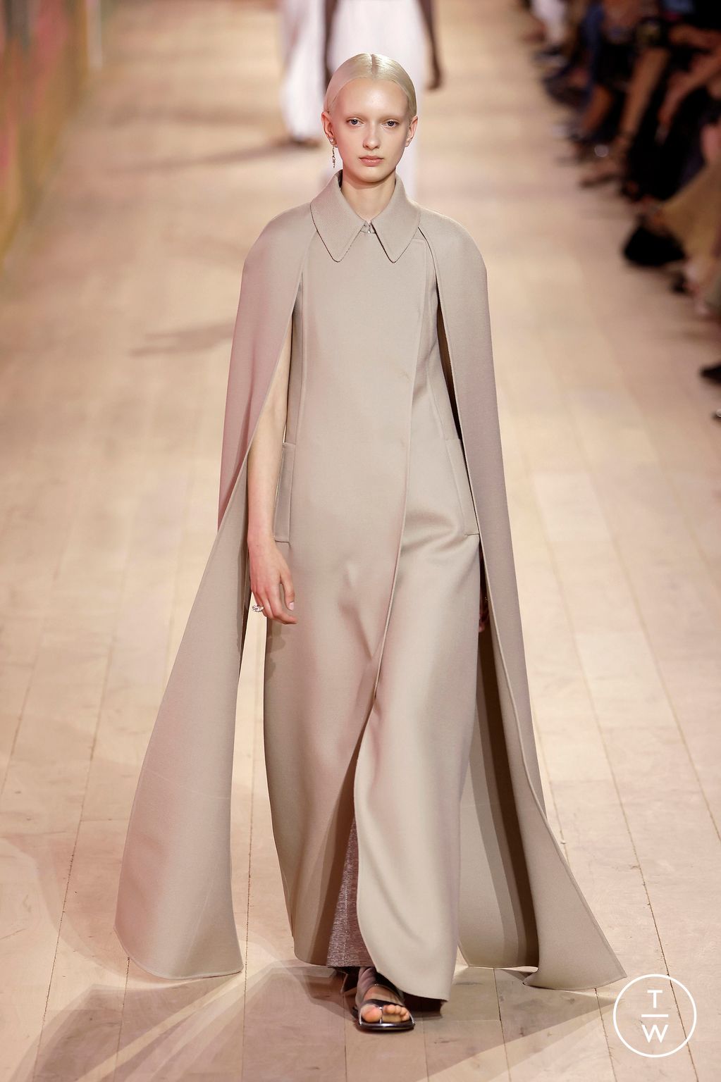 Fashion Week Paris Fall/Winter 2023 look 18 from the Dior collection couture