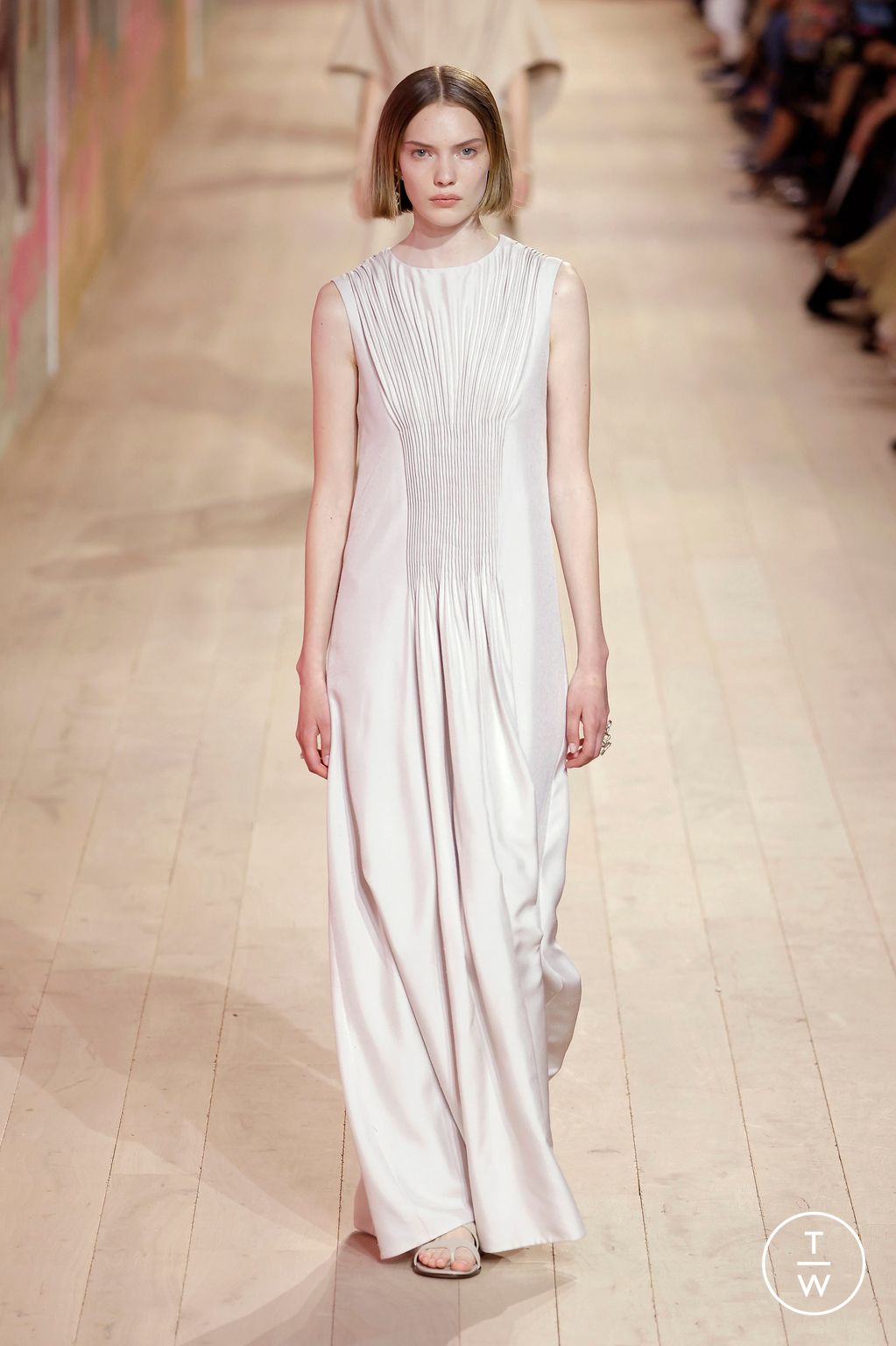 Fashion Week Paris Fall/Winter 2023 look 20 from the Dior collection couture