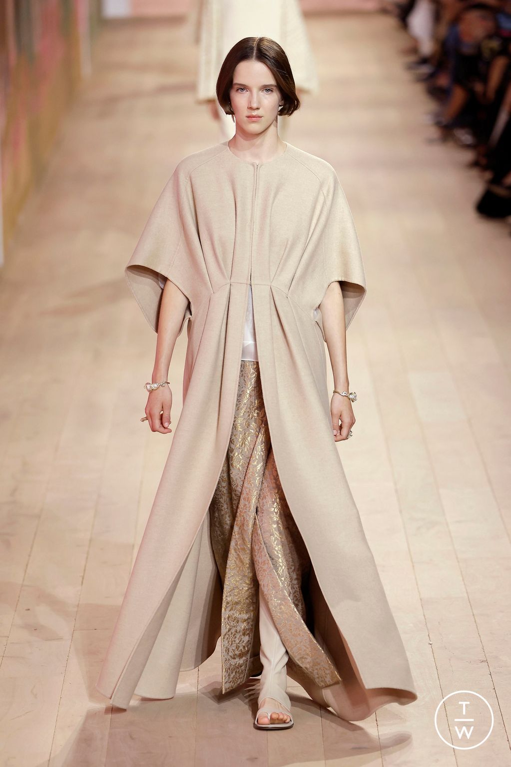 Fashion Week Paris Fall/Winter 2023 look 21 from the Christian Dior collection 高级定制