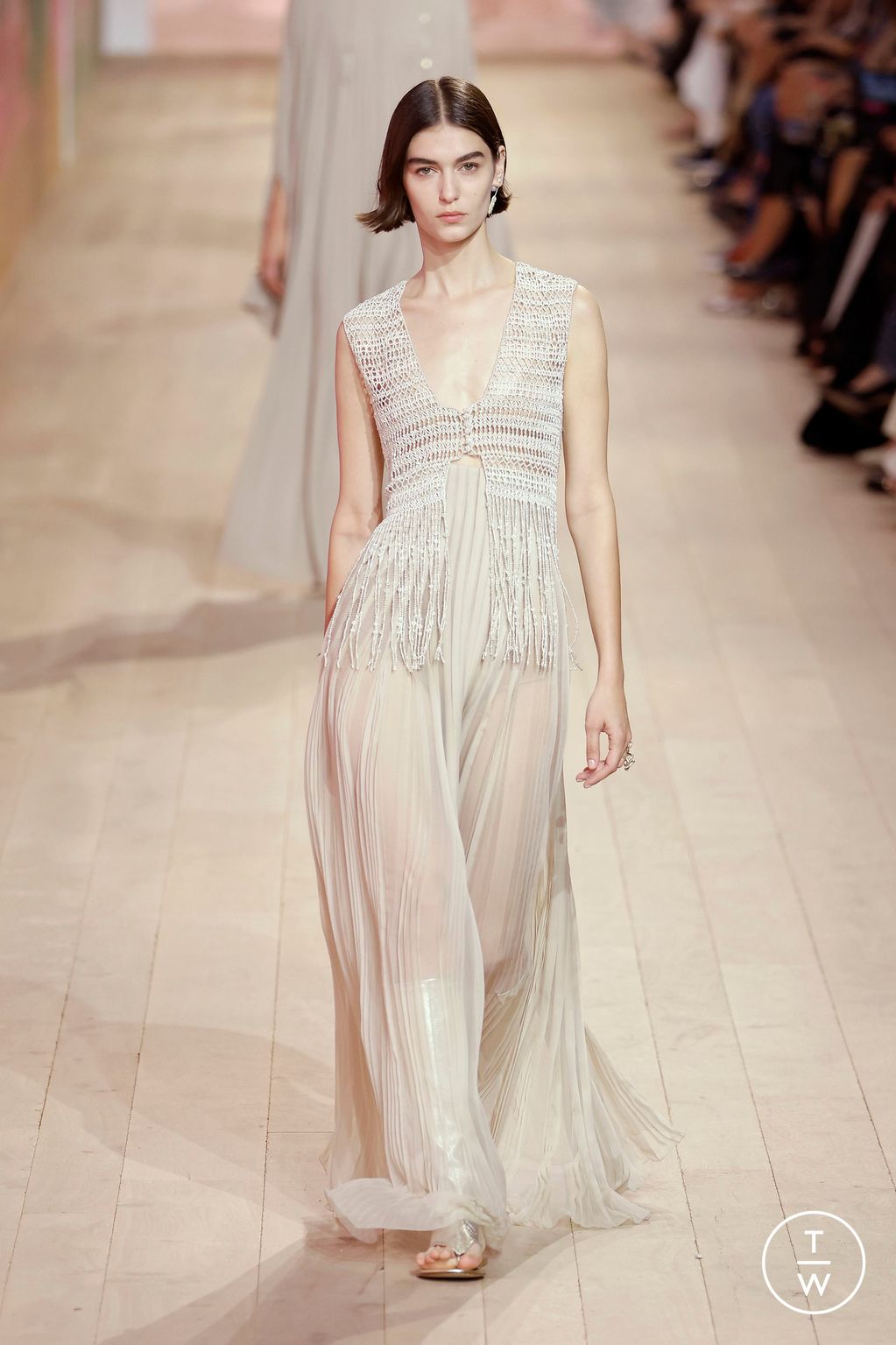 Fashion Week Paris Fall/Winter 2023 look 24 from the Christian Dior collection couture