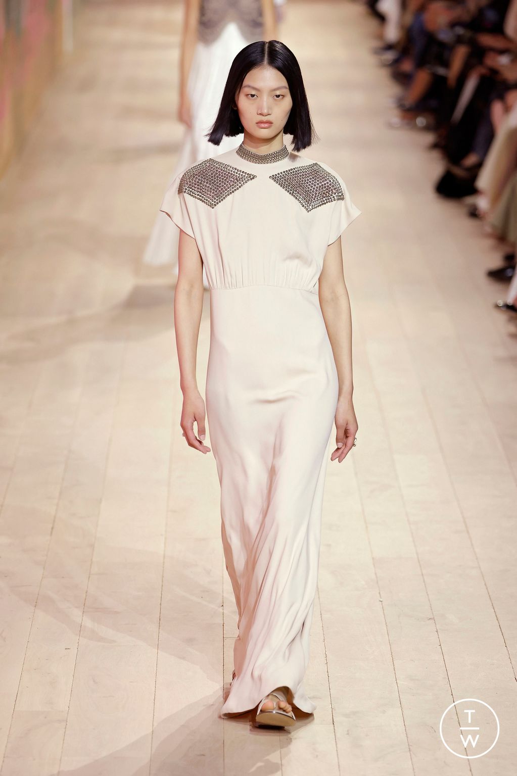 Fashion Week Paris Fall/Winter 2023 look 26 from the Christian Dior collection couture