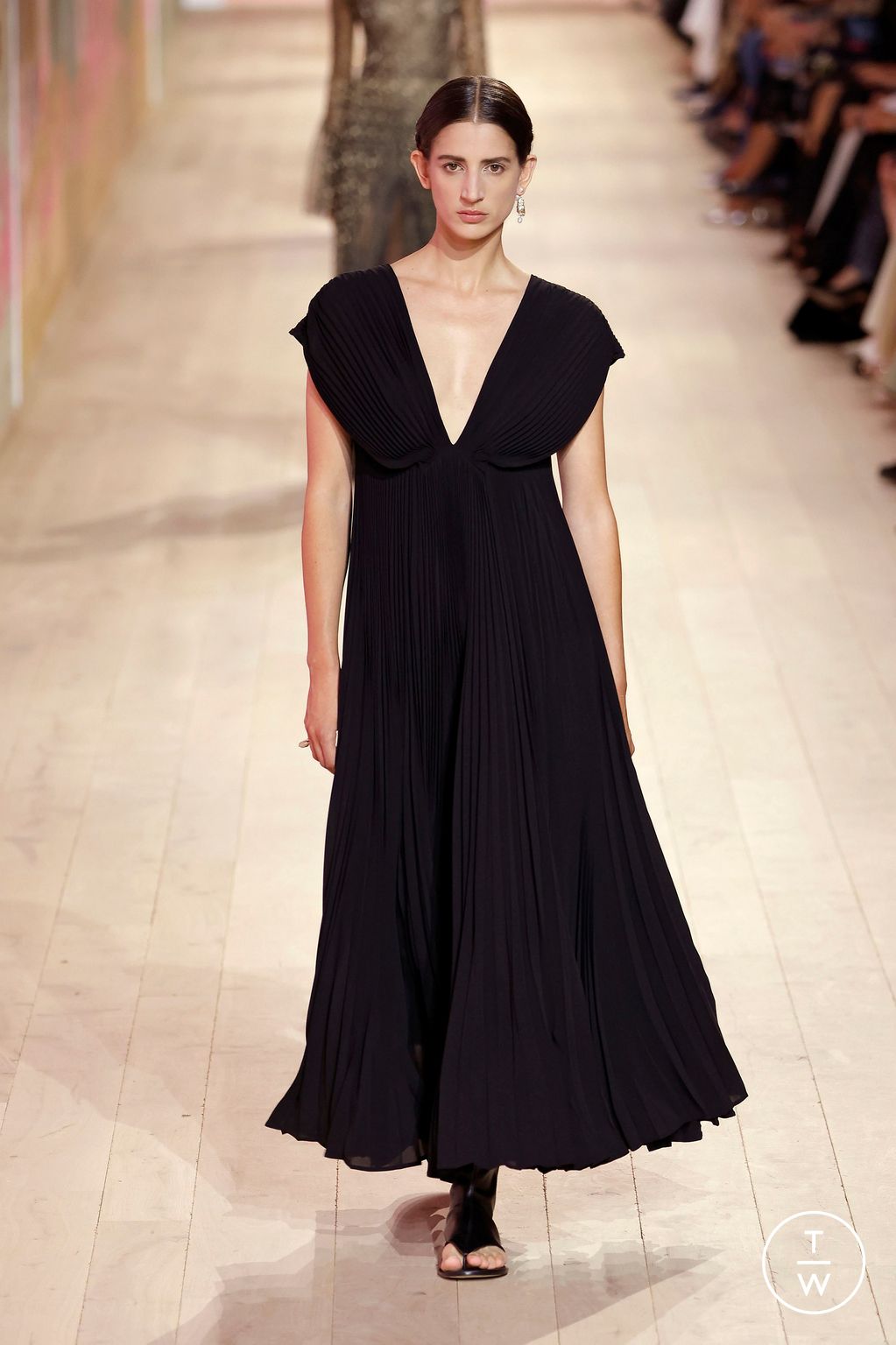 Fashion Week Paris Fall/Winter 2023 look 32 de la collection Christian Dior couture
