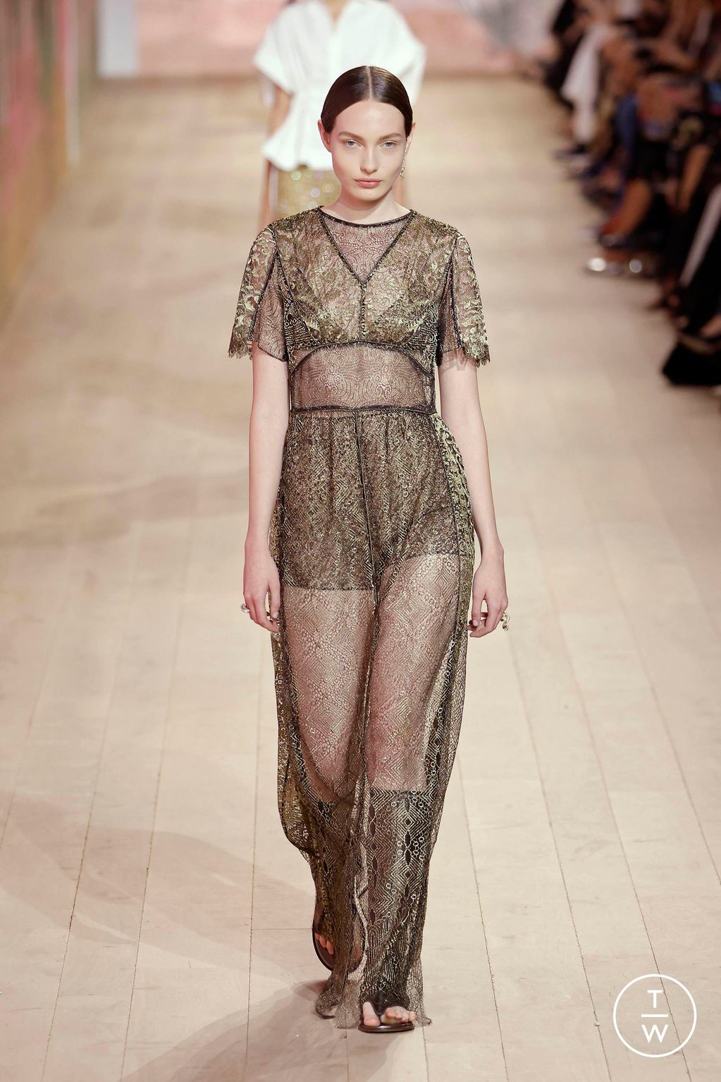 Fashion Week Paris Fall/Winter 2023 look 34 from the Dior collection couture