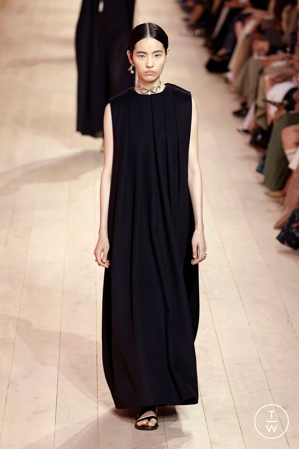 Fashion Week Paris Fall/Winter 2023 look 36 from the Dior collection 高级定制