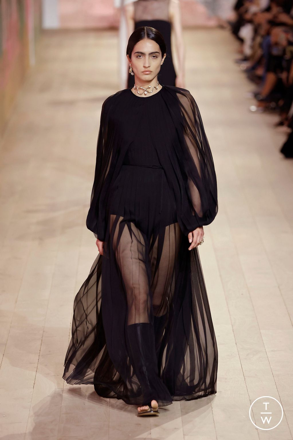 Fashion Week Paris Fall/Winter 2023 look 41 from the Christian Dior collection couture