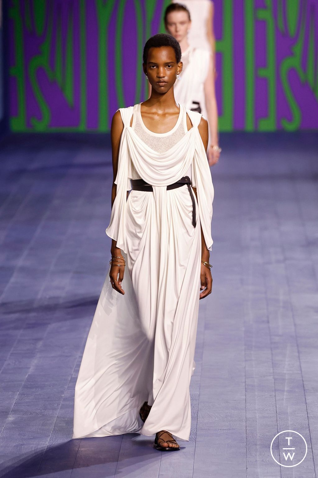 Fashion Week Paris Fall/Winter 2024 look 1 from the Dior collection couture