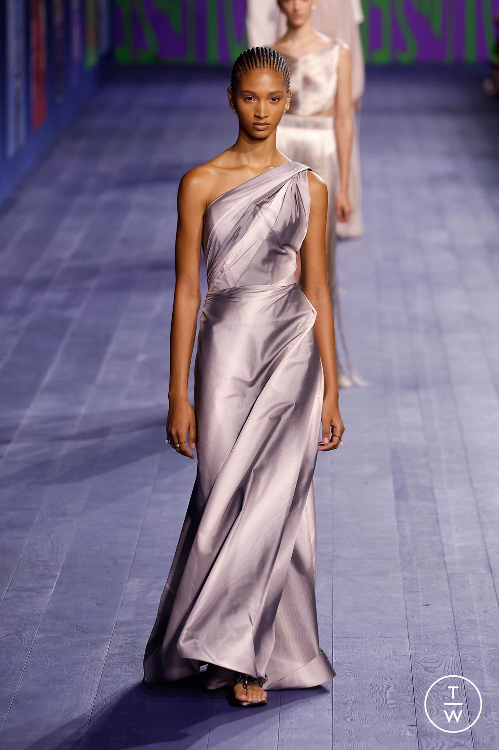 Fashion Week Paris Fall/Winter 2024 look 24 from the Dior collection couture