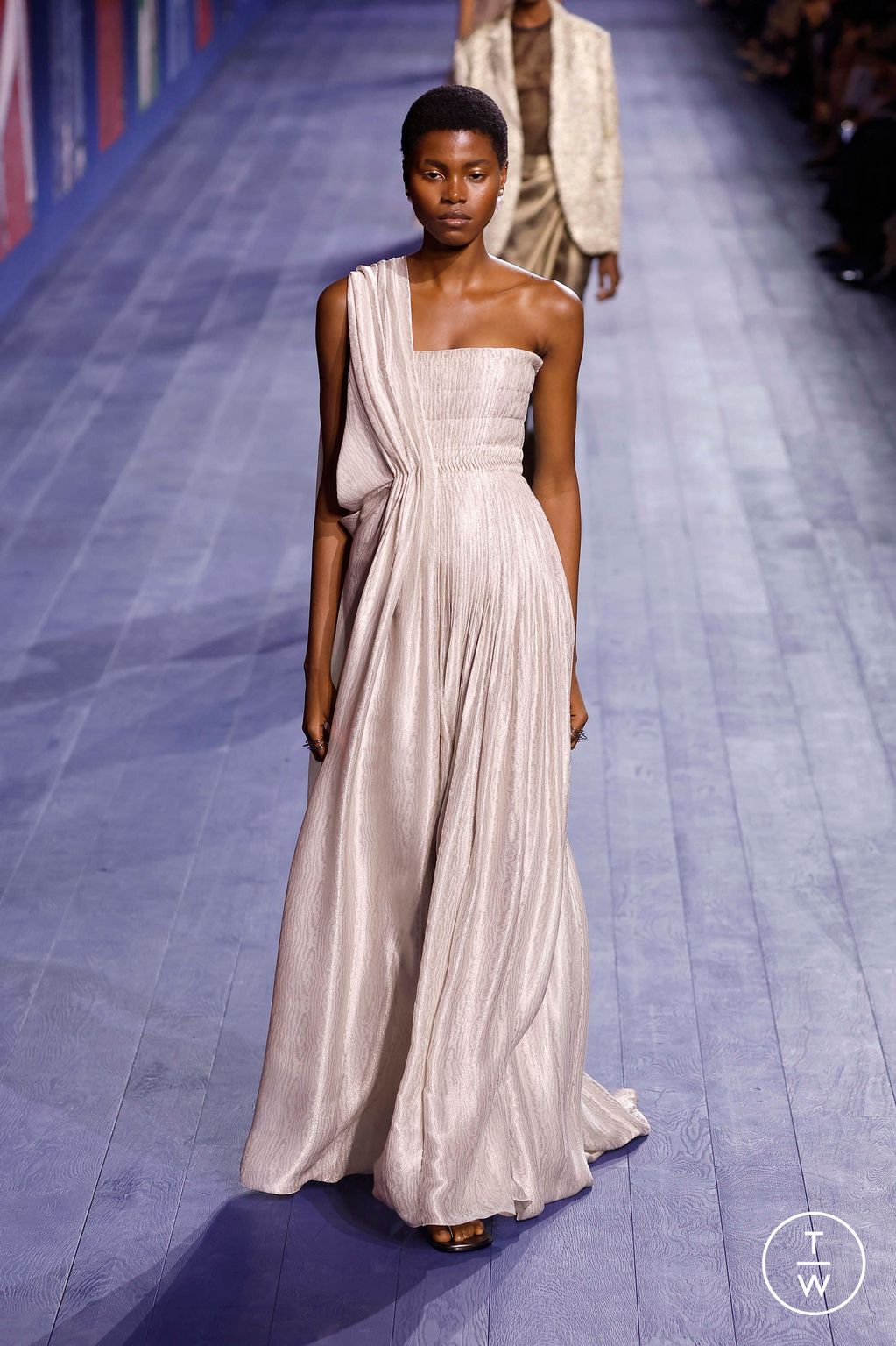 Fashion Week Paris Fall/Winter 2024 look 32 from the Dior collection couture