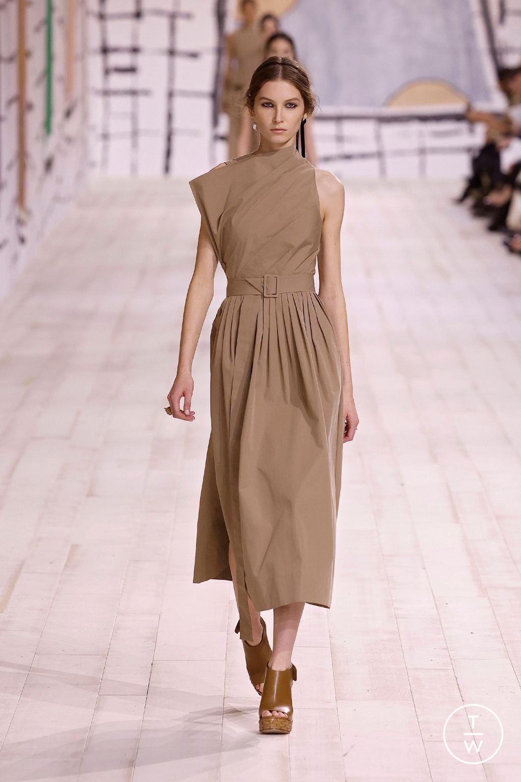 Fashion Week Paris Spring/Summer 2024 look 2 de la collection Christian Dior couture