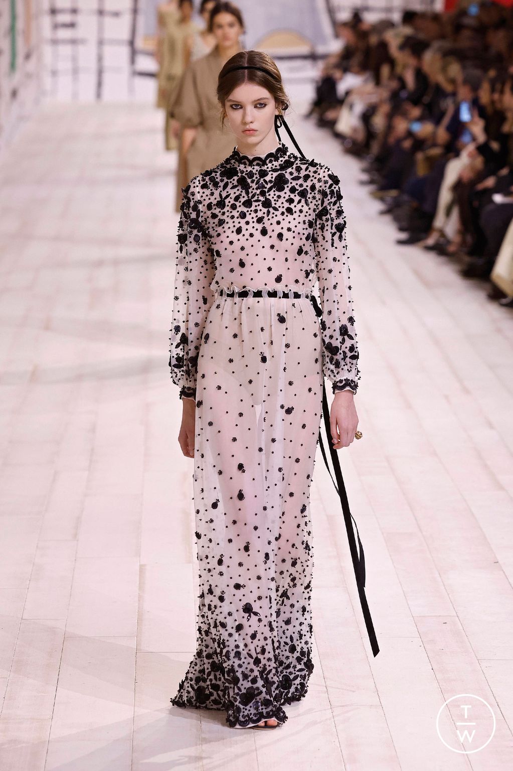 Fashion Week Paris Spring/Summer 2024 look 10 from the Christian Dior collection 高级定制