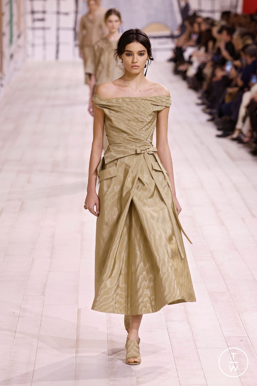 Fashion Week Paris Spring/Summer 2024 look 14 from the Christian Dior collection couture