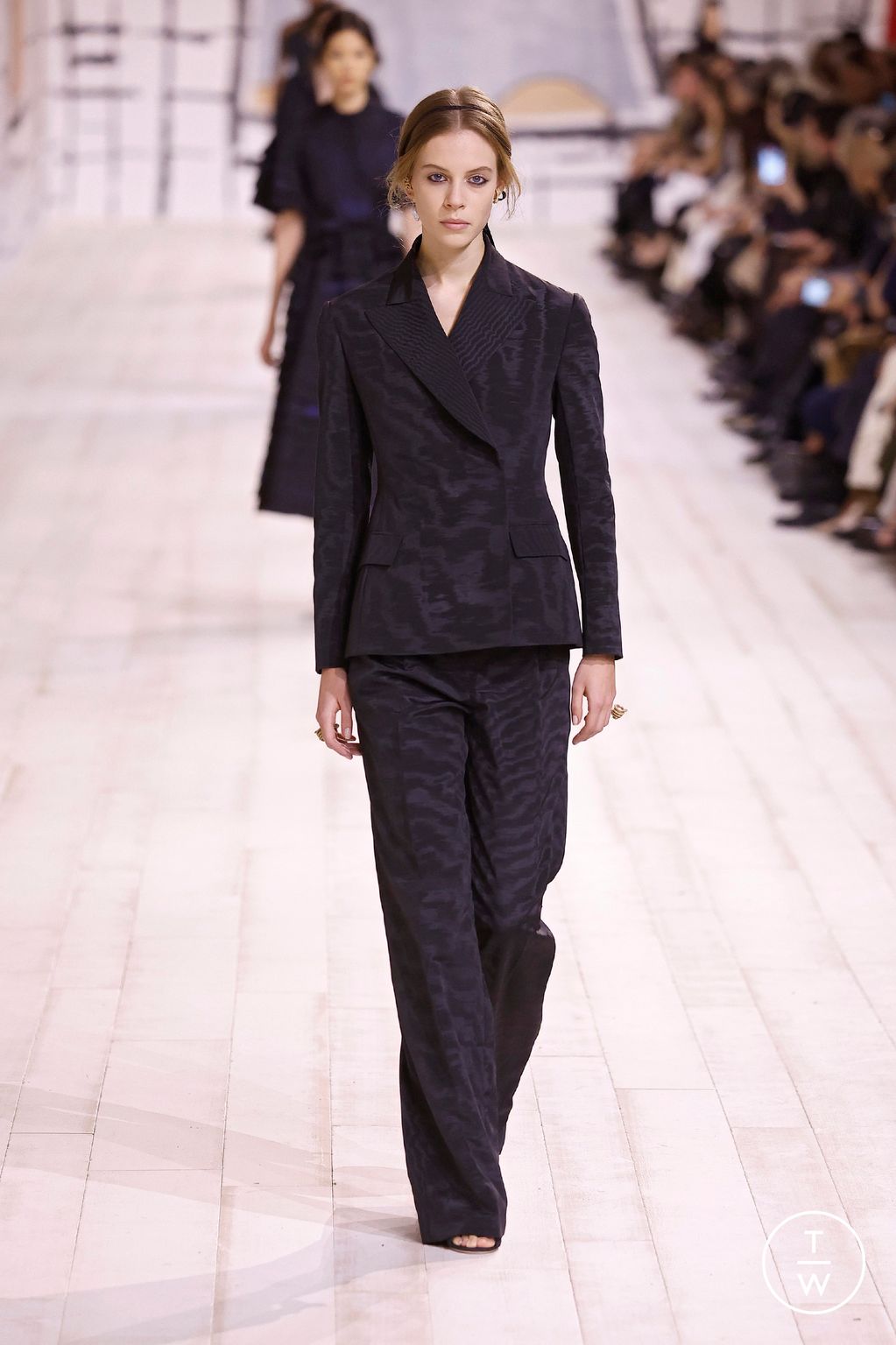 Fashion Week Paris Spring/Summer 2024 look 28 from the Dior collection couture