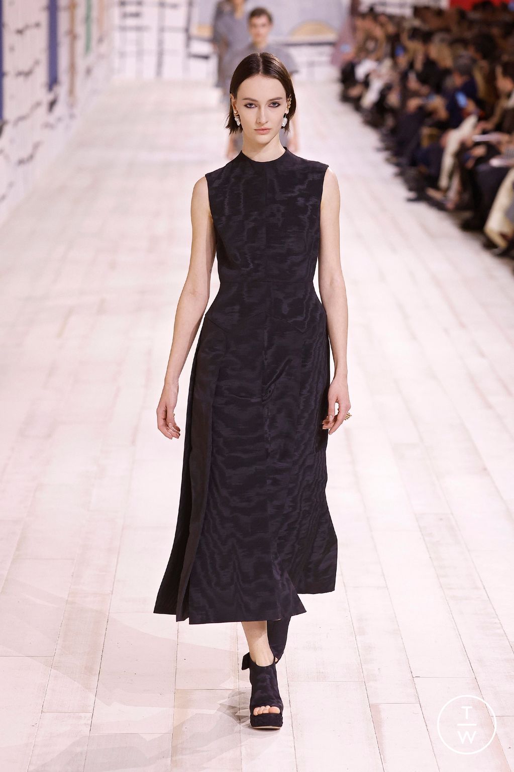 Fashion Week Paris Spring/Summer 2024 look 32 from the Christian Dior collection 高级定制