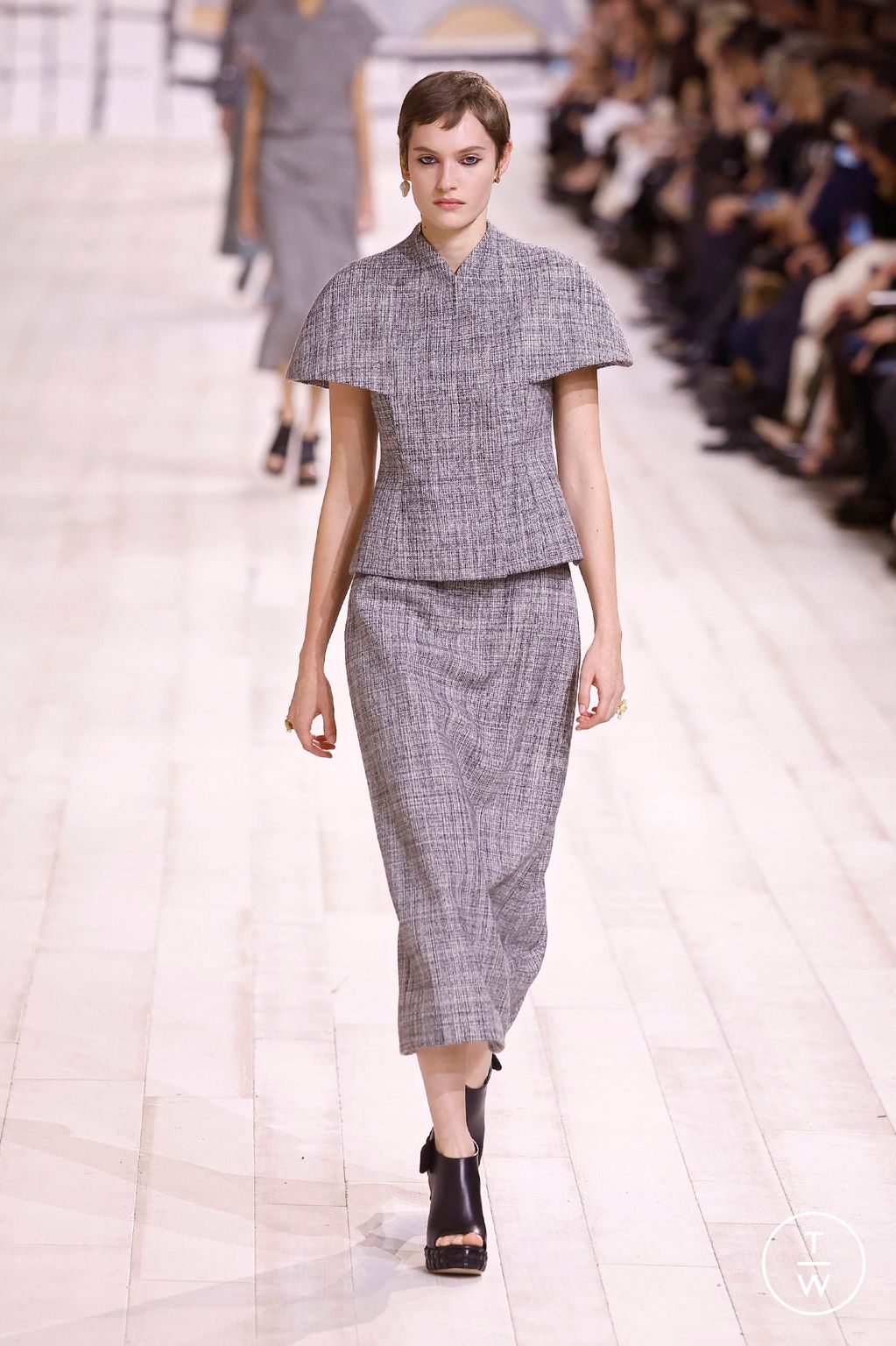 Fashion Week Paris Spring/Summer 2024 look 33 from the Christian Dior collection couture